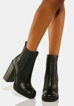Steve Madden Triple Leather Chelsea Boots Boots & Booties