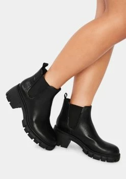 Flash Sale 👏 Steve Madden 🥾 Boots & Booties Black Howl 🥾 Boots 🤩 6 Steve Madden Boots & Booties Black Howl Boots