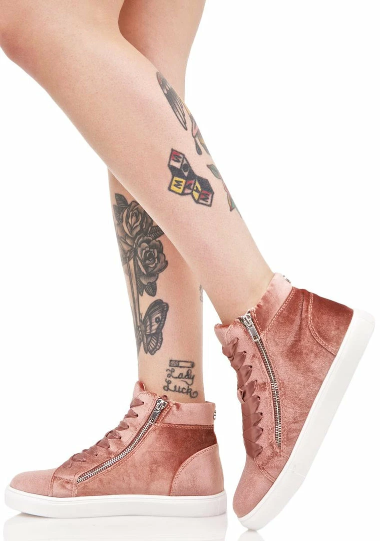 Deals β Steve Madden Earnst Velvet π Sneakers π₯° 4 Steve Madden Earnst Velvet Sneakers