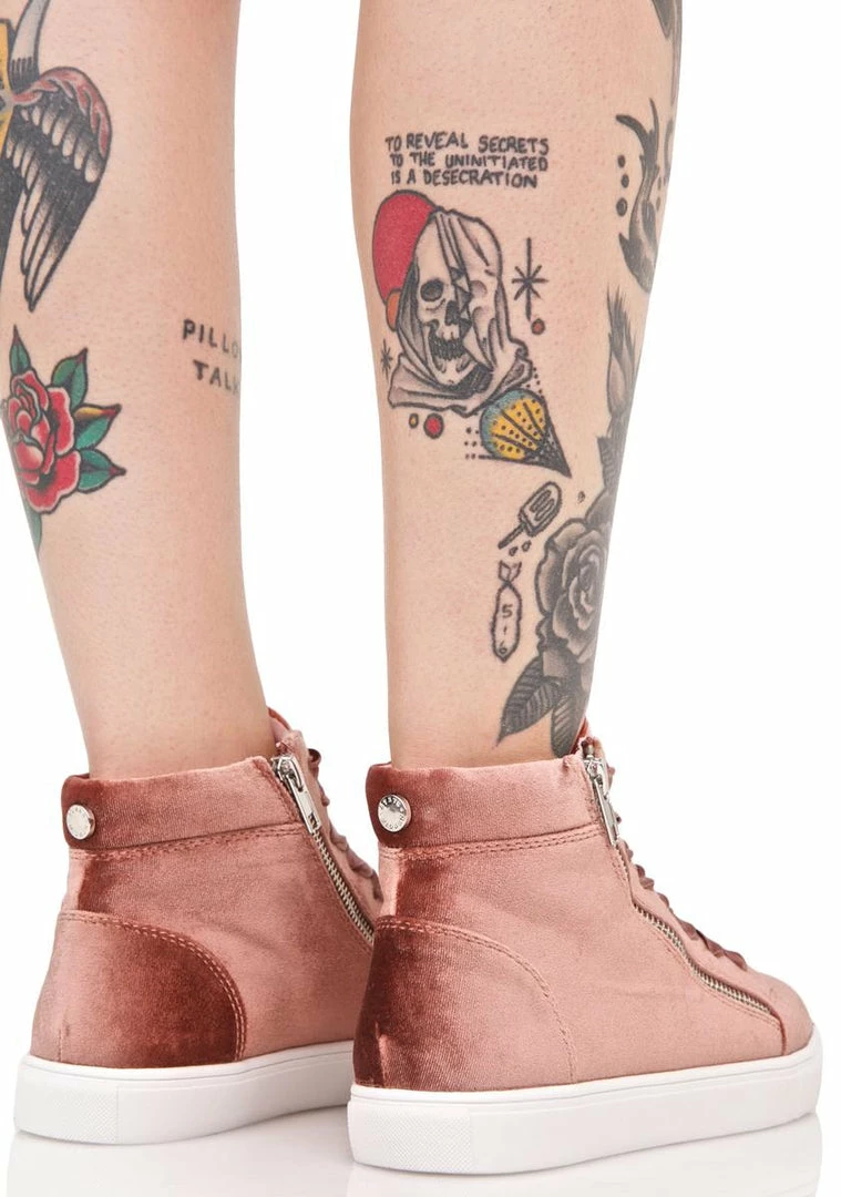 Deals β Steve Madden Earnst Velvet π Sneakers π₯° 5 Steve Madden Earnst Velvet Sneakers