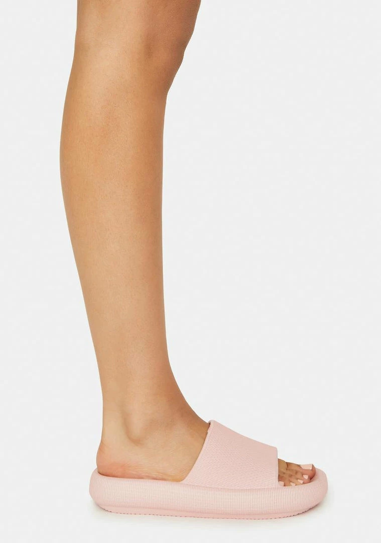 Flash Sale 😀 Steve Madden 🩴 Sandals Pink Scuba Slides 🥰 2 Steve Madden Sandals Pink Scuba Slides