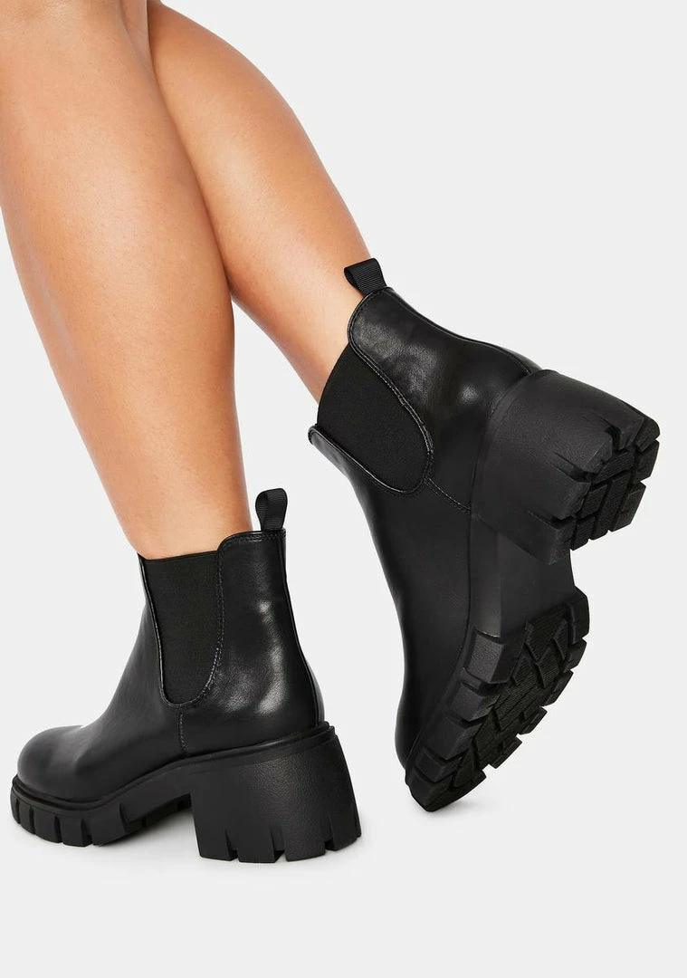 Flash Sale 👏 Steve Madden 🥾 Boots & Booties Black Howl 🥾 Boots 🤩 4 Steve Madden Boots & Booties Black Howl Boots