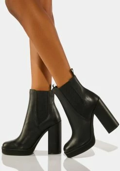Steve Madden Triple Leather Chelsea Boots Boots & Booties